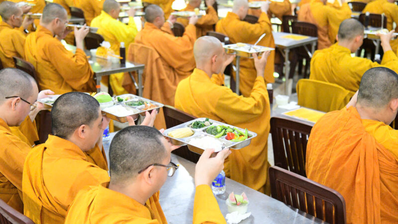 QUÝ PHẬT TỬ CÚNG DƯỜNG TRAI TĂNG, TRAI PHẠN HẠ TRƯỜNG CHÙA GIÁC NGỘ – ĐẤT ĐỎ TRƯA NGÀY 5.6.2026